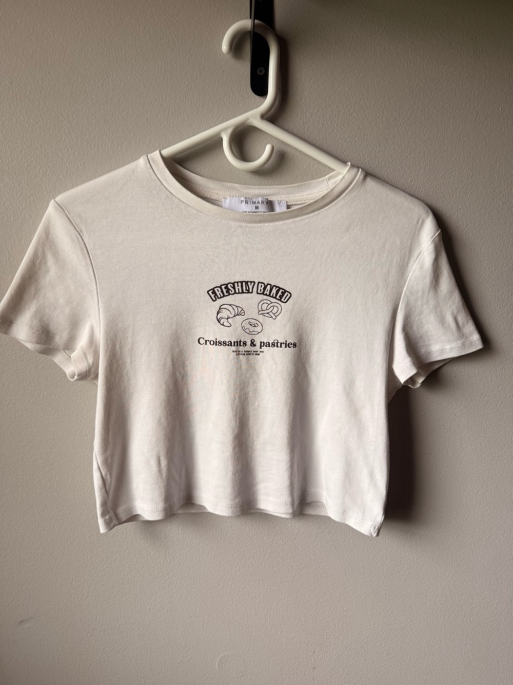 Primark White Cropped Baby Tee “Freshly Baked” Graphic Y2K Top Size M